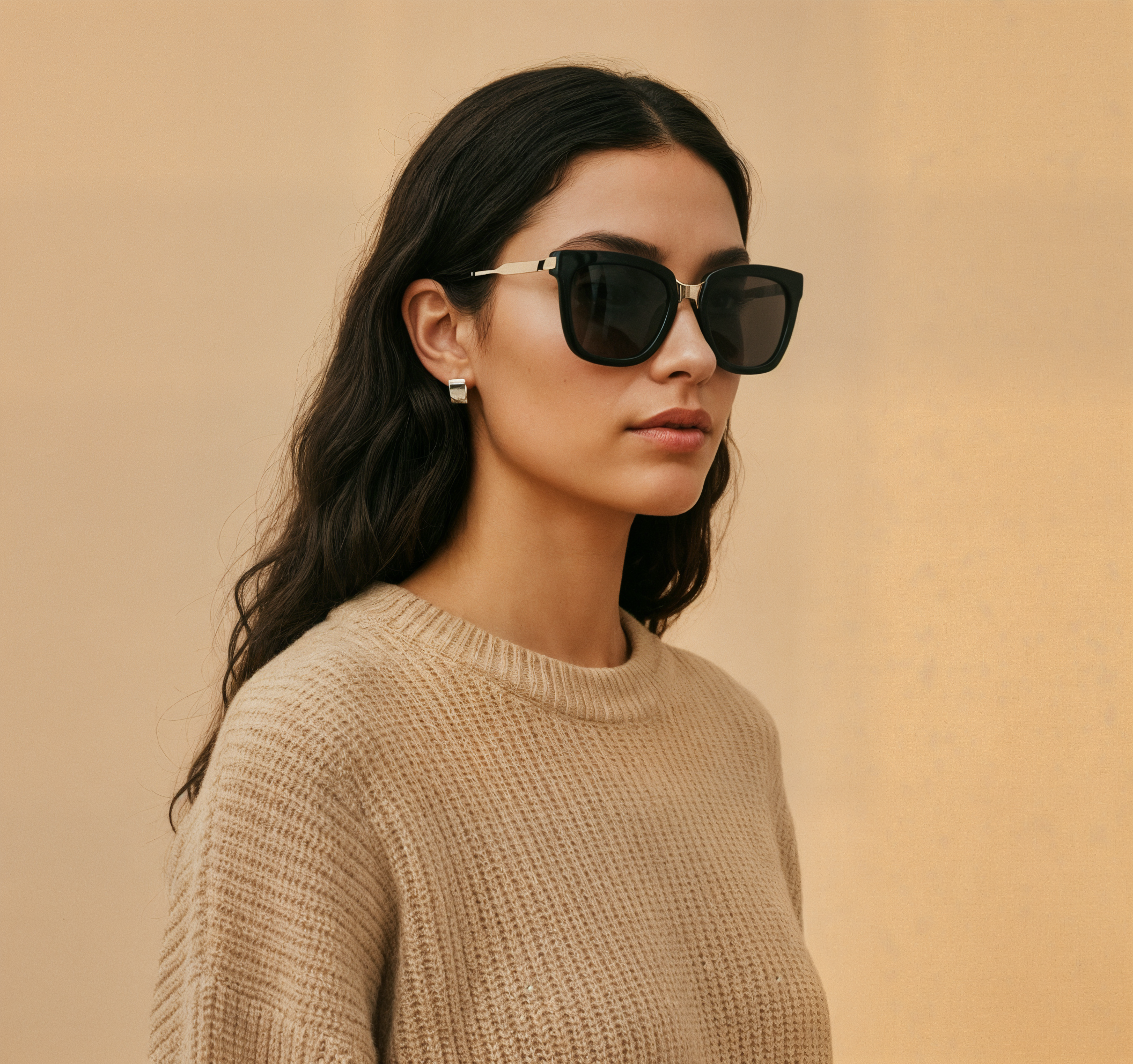 Woman wearing Mokki Sunglasses 