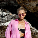 Kvinne med Mokki-solbriller