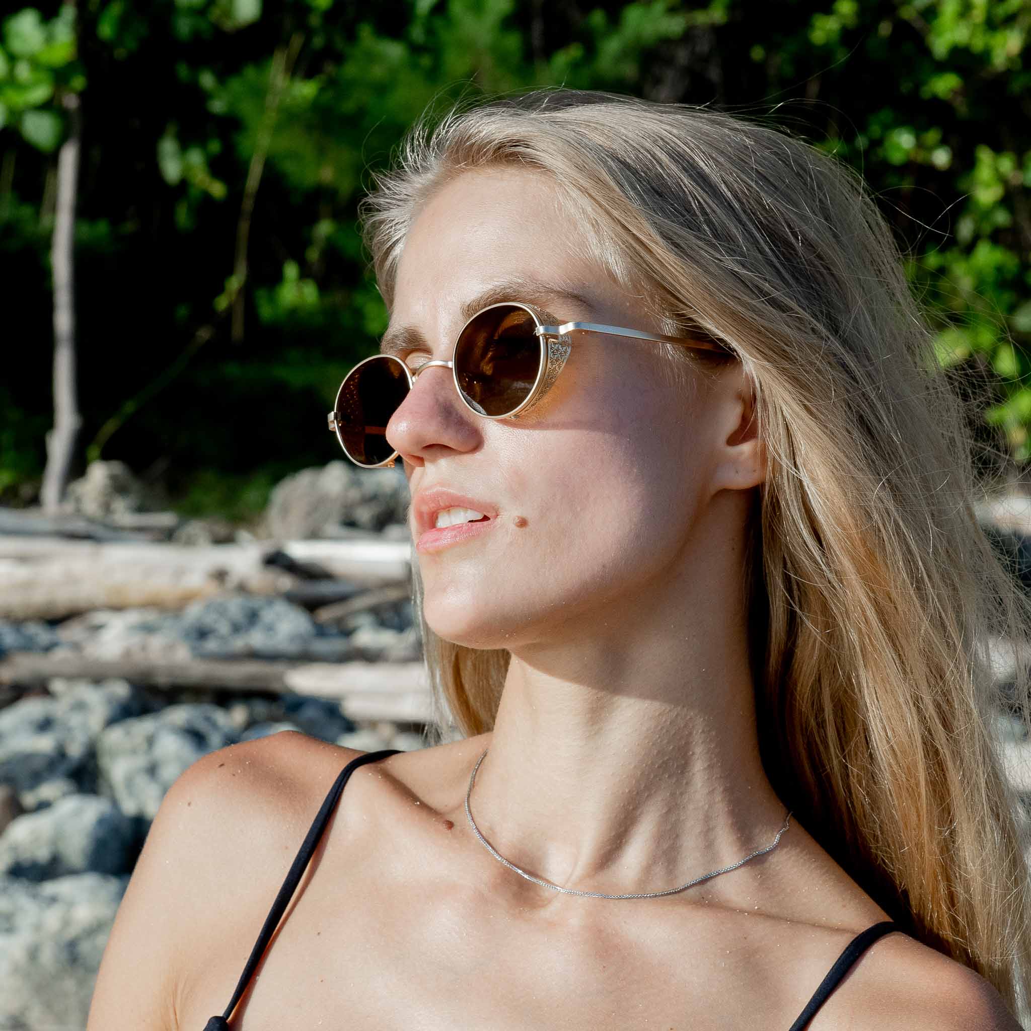 Woman wearing Mokki Sunglasses