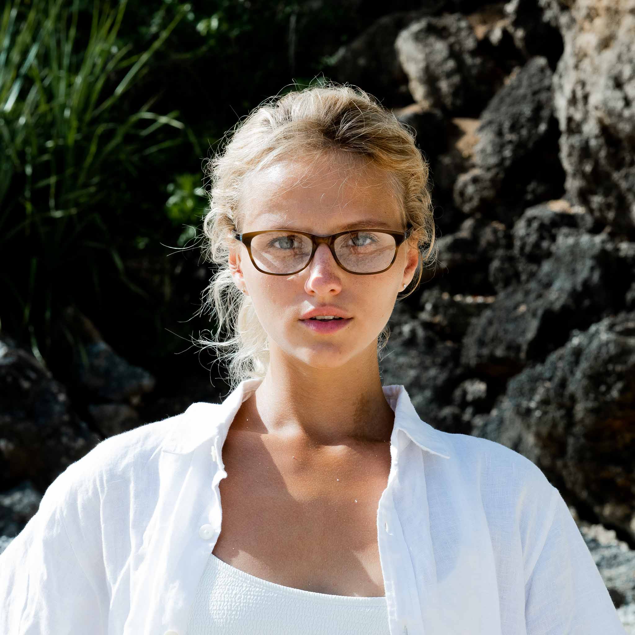 Dame med Mokki lesebriller type Ordinary Student