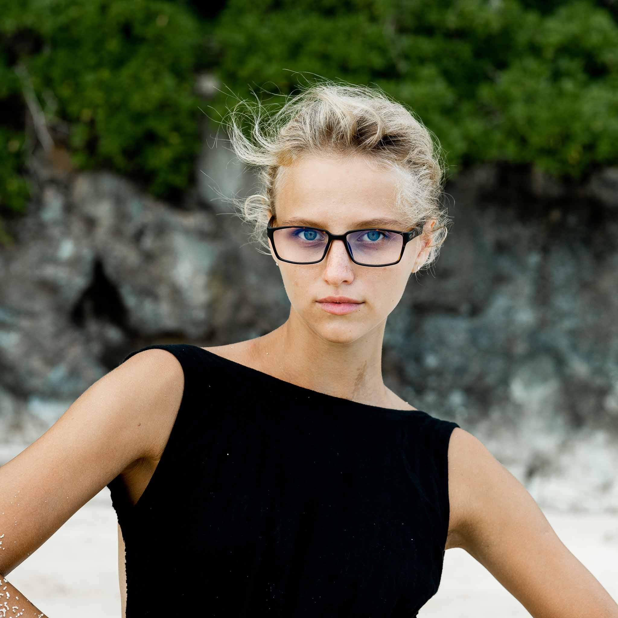 Woman wearing Mokki reading glasses