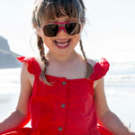 Girl with Mokki Small 70s sunglasses in pink